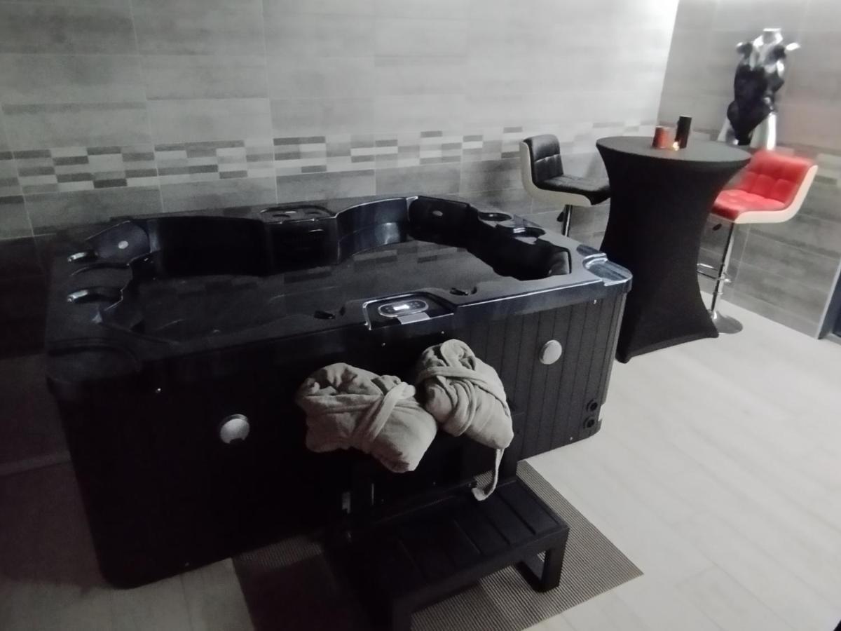 Why Not Otel Lédignan Dış mekan fotoğraf